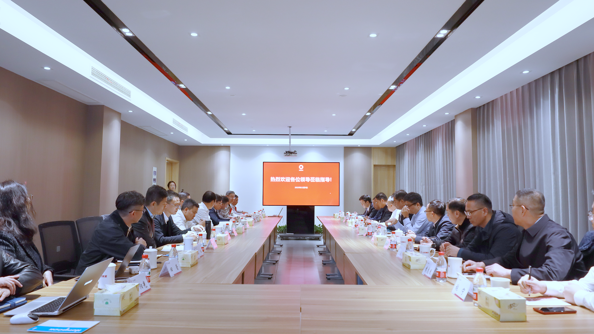 �й��ƽ��ų�Ա��ҵ���й����ļ�������ɽ���Ϸ��ι۽���