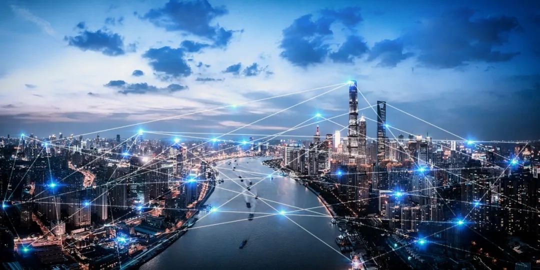 ���ǻ��˳��£�͸���н���Ϣ�ġ���̬��ɫ��